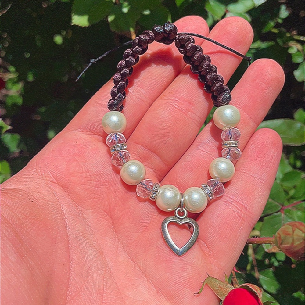 Brown heart bracelet is light weight and fit well in anyone